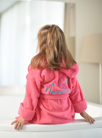 Халаты с вышивкой Махровый детский халат розового цвета, размер 30(рост 98-104)